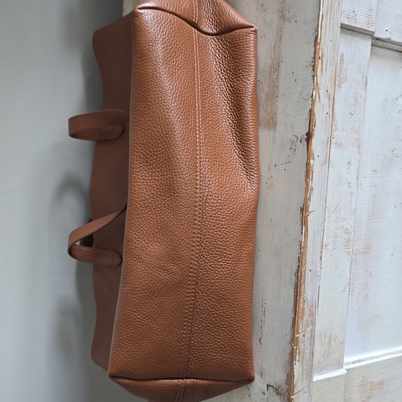 Cuyana Light Brown Large Leather Tote - Picture 10 of 14